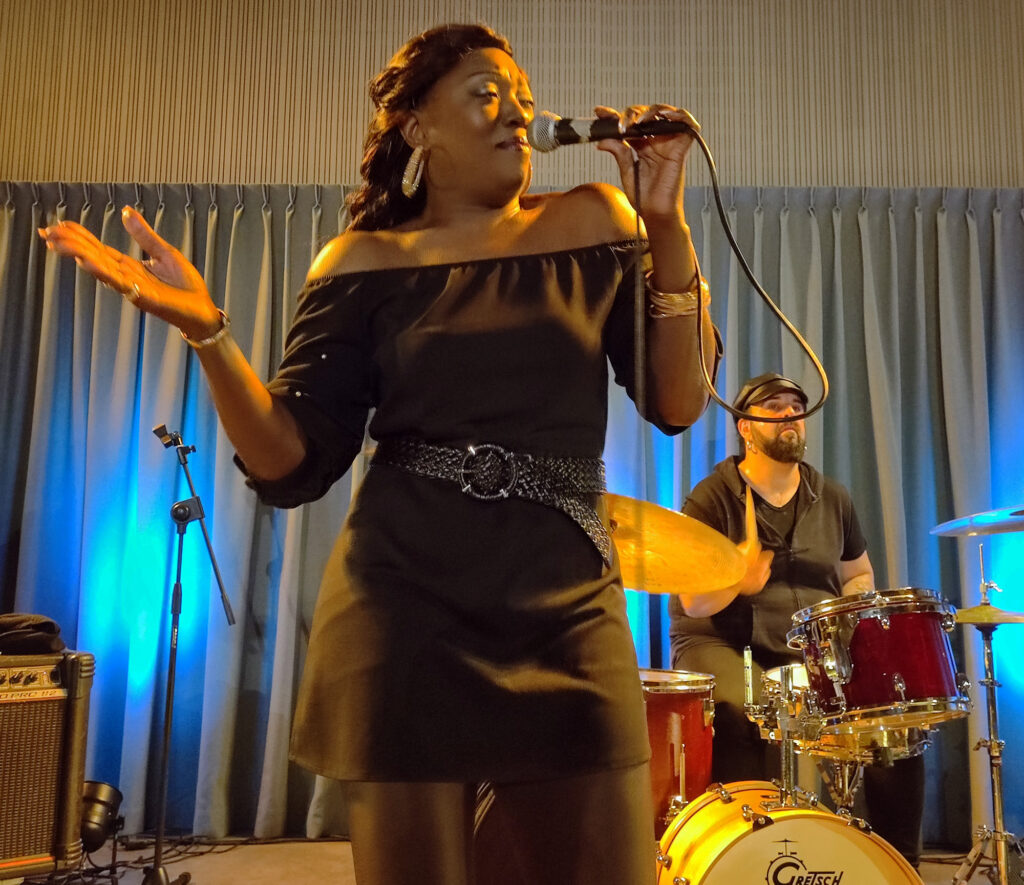 Shanna Waterstown (& Band)