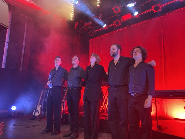 WHISPERING SONS © Didier Becu