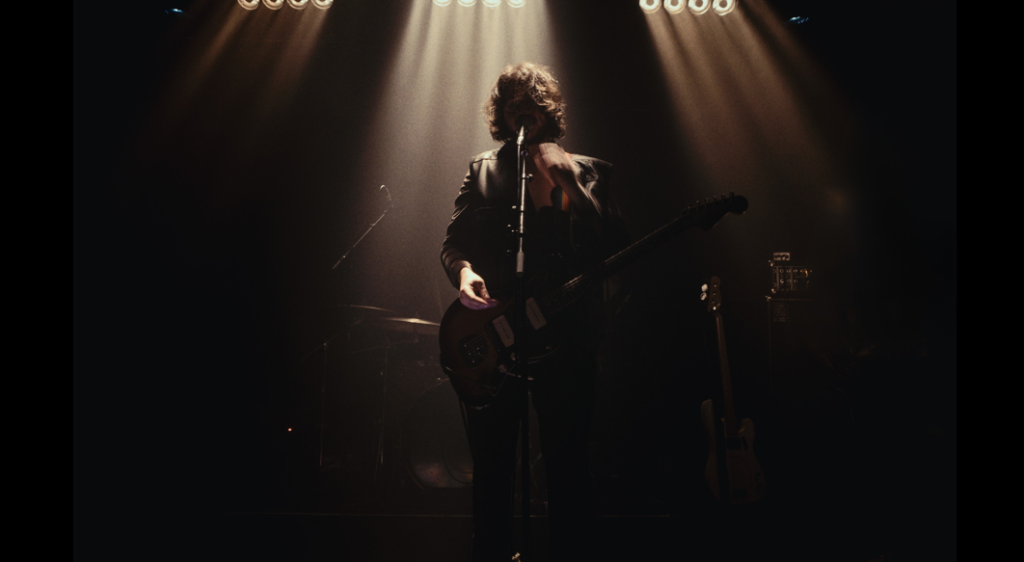 FABIAN VAN ACKER/LIQUID SILVER © Dries Smalle