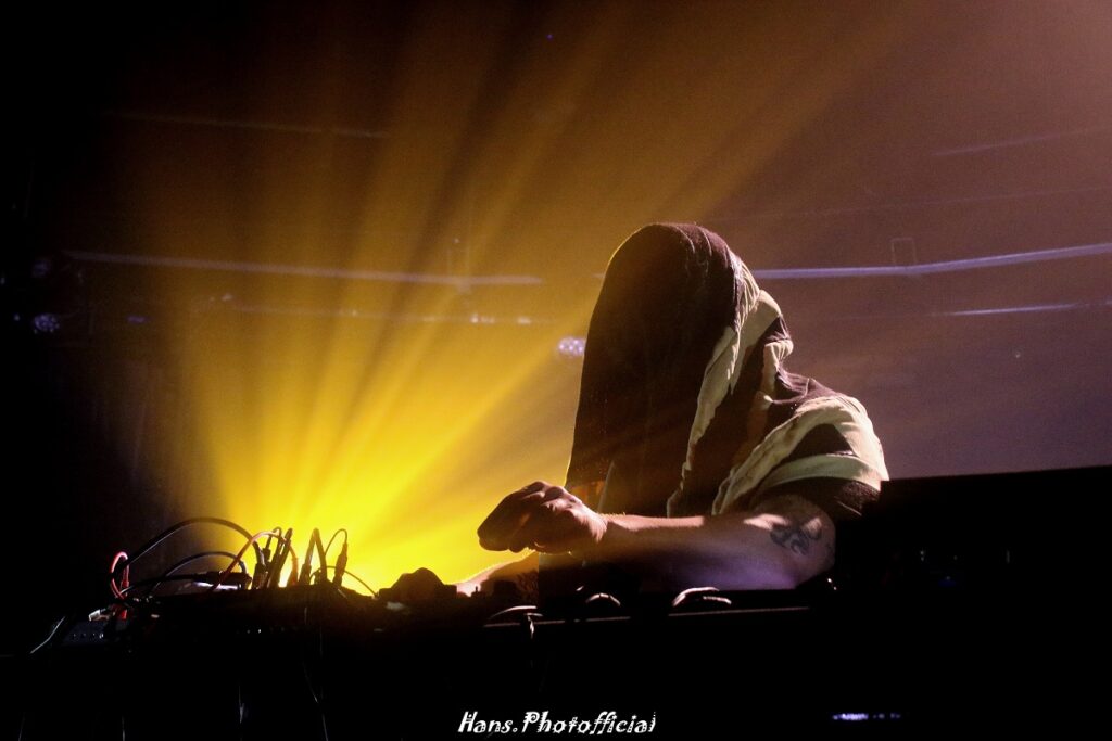 MAI MAI MAI © Hans Vermeulen