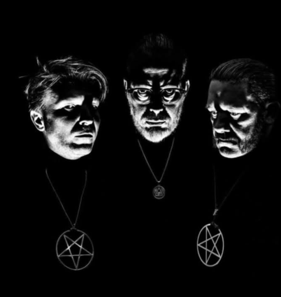 THEE ANDREWS SURFERS © THEE ANDREWS SURFERS