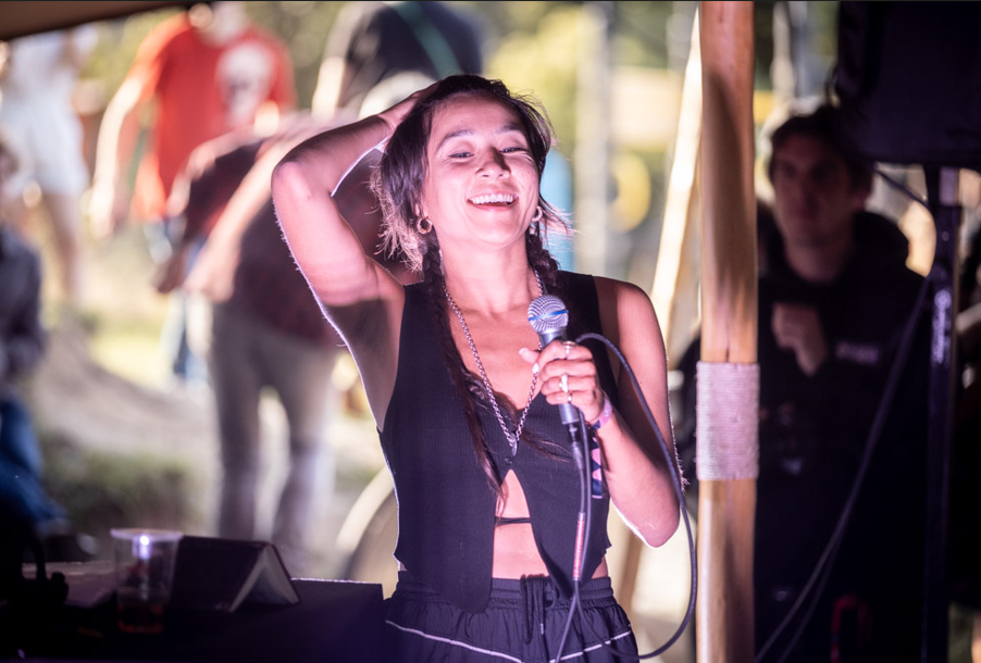 VIEZE MEISJE © Björn Comhaire