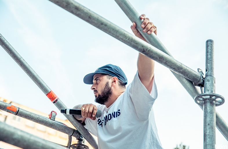 ZWANGERE GUY © Björn Comhaire