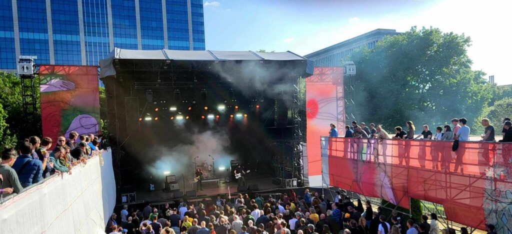 PEUK © JL/Turn Up The Volume