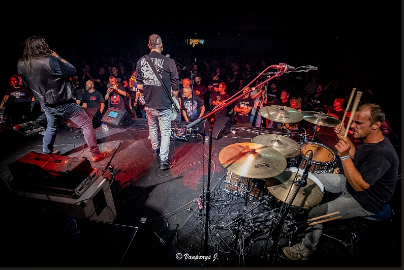 BUNCH OF MANIACS © Johan Vanparys