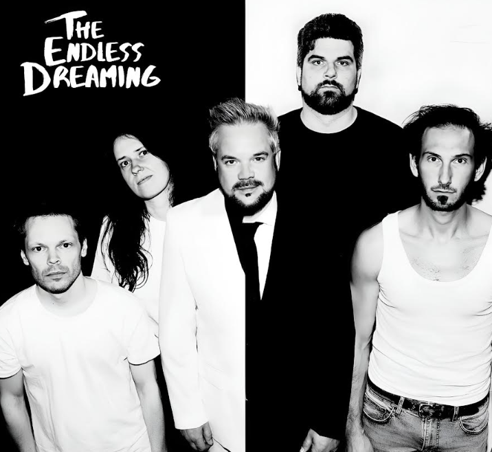 THE ENDLESS DREAMING © THE ENDLESS DREAMING