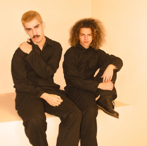 TIME BEHIND © TIME BEHIND